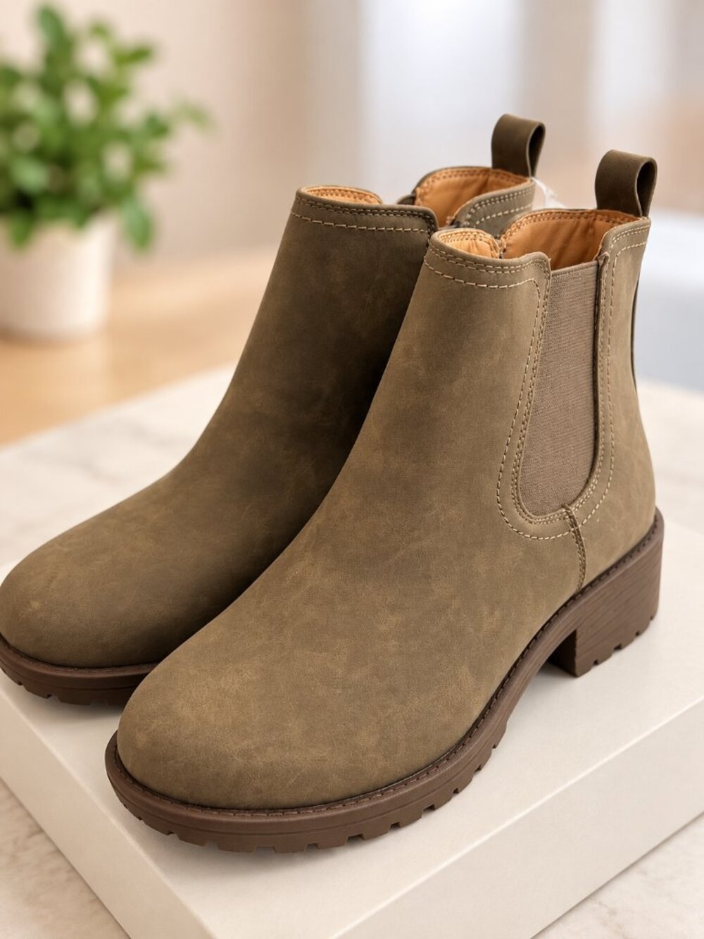 Buffalo David Bitton Women's Chelsea Boots Brown Size 9 NWT Water Repellent